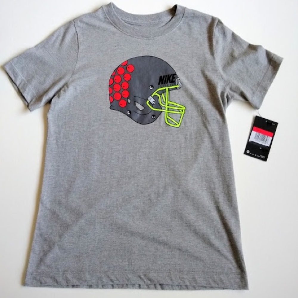 🔥 NWT NIKE Football Helmet Graphic T-shirt (Boys)